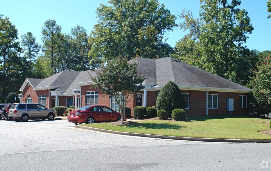 More Photos Of 201-204 Bombay Ln, Roswell Medical For Lease