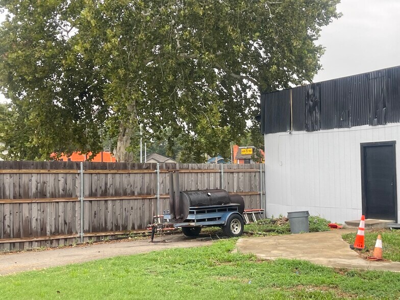 More Photos Of 2219 Evans Ave, Fort Worth Freestanding For Lease