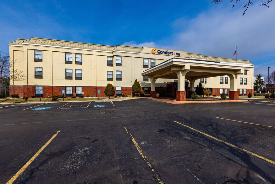 More Photos Of 4640 Creek Rd, Blue Ash Hotel For Sale