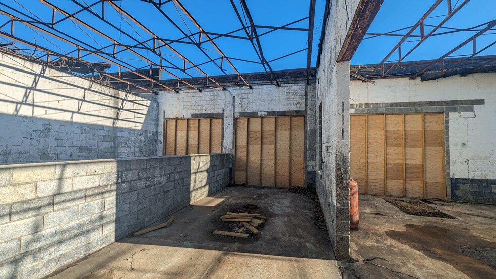 More Photos Of 31785 N James Madison Hwy, New Canton Industrial For Sale