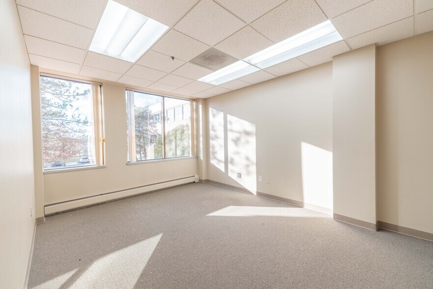 More Photos Of 1301 W Long Lake Rd, Troy Office For Lease