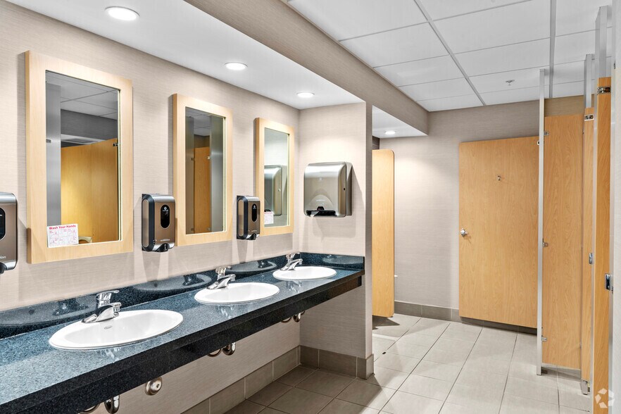 More Photos Of 899 W Cypress Creek Rd, Fort Lauderdale Office For Lease