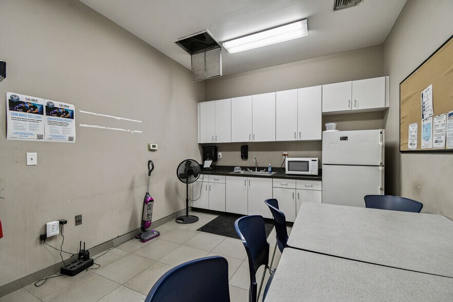 More Photos Of 4811 W Sligh Ave, Tampa Warehouse For Sale