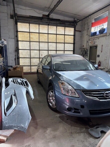 More Photos Of 1229 E Ridge Pike, Plymouth Meeting Auto Repair For Lease