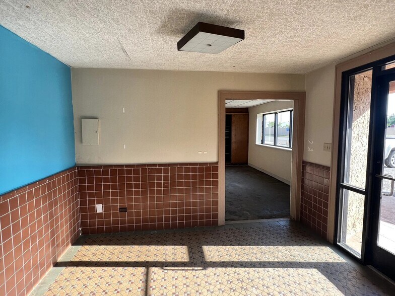 More Photos Of 1109 Walnut St, Abilene Warehouse For Sale