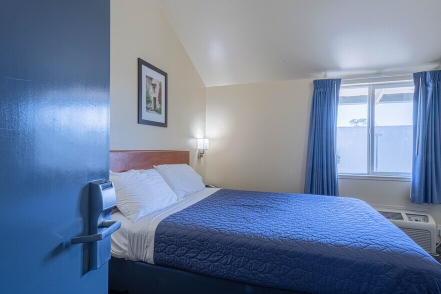 More Photos Of 6 S Wood St, Salinas Hotel For Sale