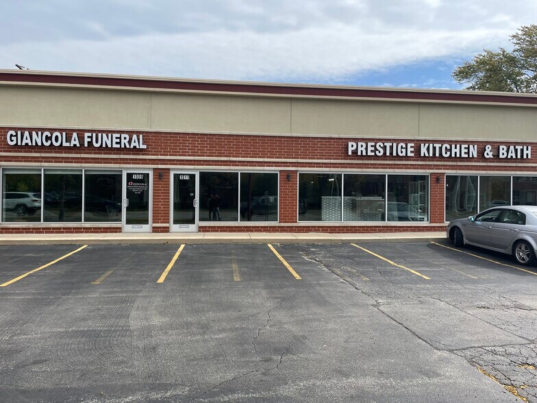 More Photos Of 1005-1015 S Arlington Heights Rd, Arlington Heights General Retail For Lease