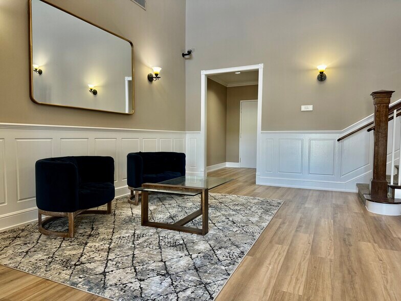 More Photos Of 300-900 Parker Sq, Flower Mound Unknown For Lease