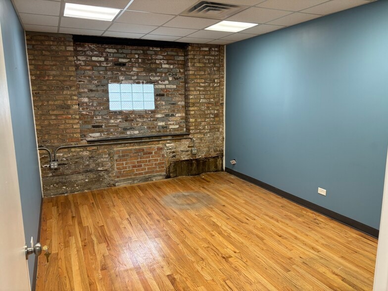 More Photos Of 4210 W Irving Park Rd, Chicago General Retail For Lease