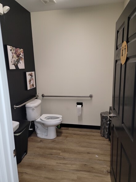 More Photos Of 48 Saint Mark Rd, Taylors Office For Sale