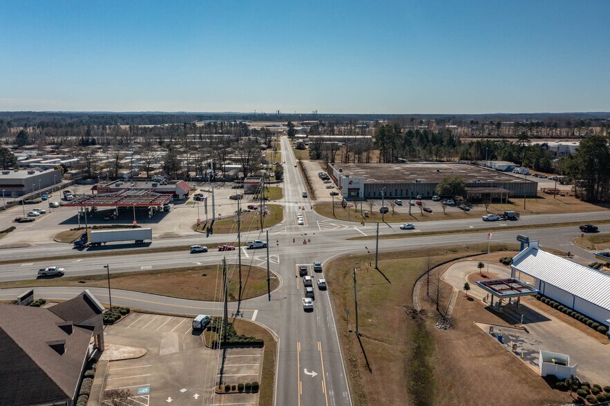 More Photos Of 5550 McFarland Blvd, Northport General Retail For Lease