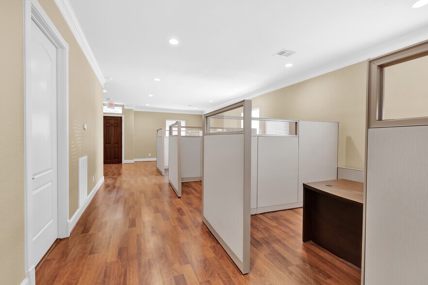 More Photos Of 11623 Spring Cypress Rd, Tomball Office For Sale