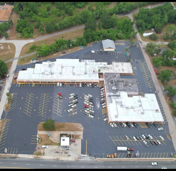 More Photos Of 120-206 N Main St, Chiefland Storefront For Lease