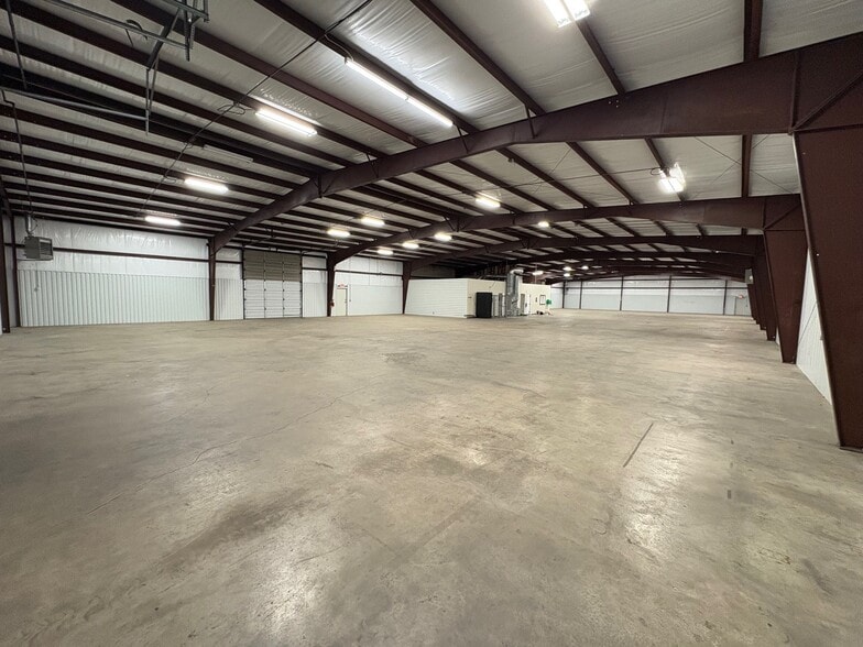 More Photos Of 601 N Redbud Ave, Broken Arrow Service For Lease