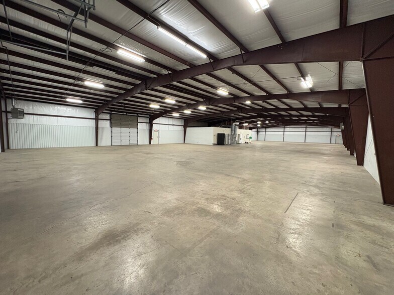 More Photos Of 601 N Redbud Ave, Broken Arrow Service For Lease