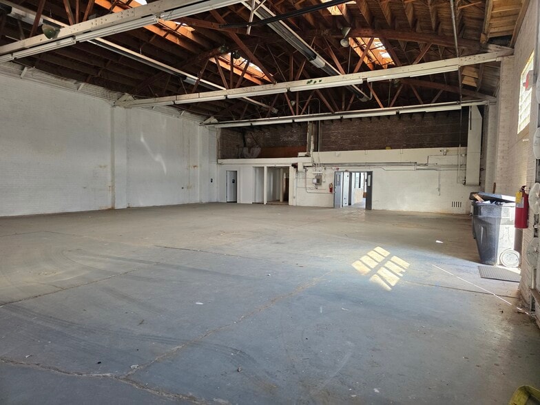 More Photos Of 7829-7839 W Grand Ave, Elmwood Park Warehouse For Sale