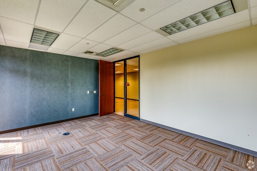 More Photos Of 11950 W Lake Park Dr, Milwaukee Office For Sale