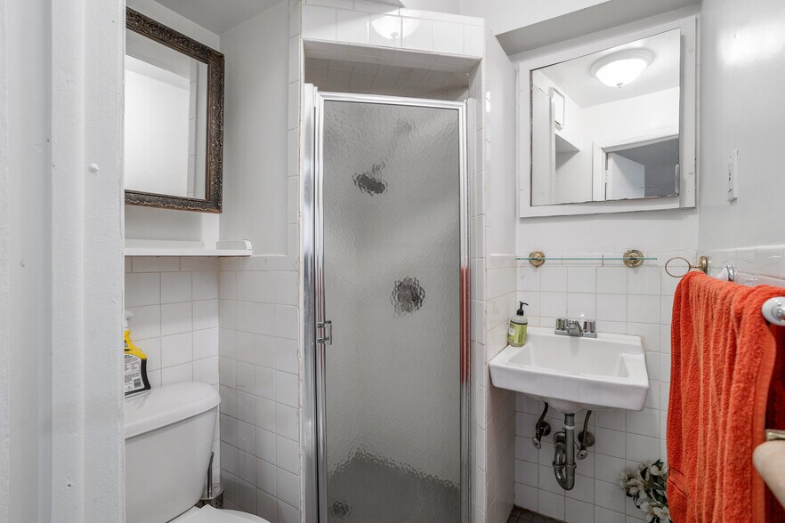 More Photos Of 630 W 52nd St, New York Apartments For Lease