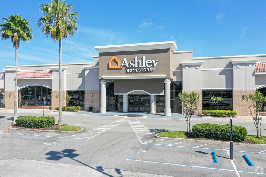 More Photos Of 303-881 N Alafaya Trl, Orlando Unknown For Lease