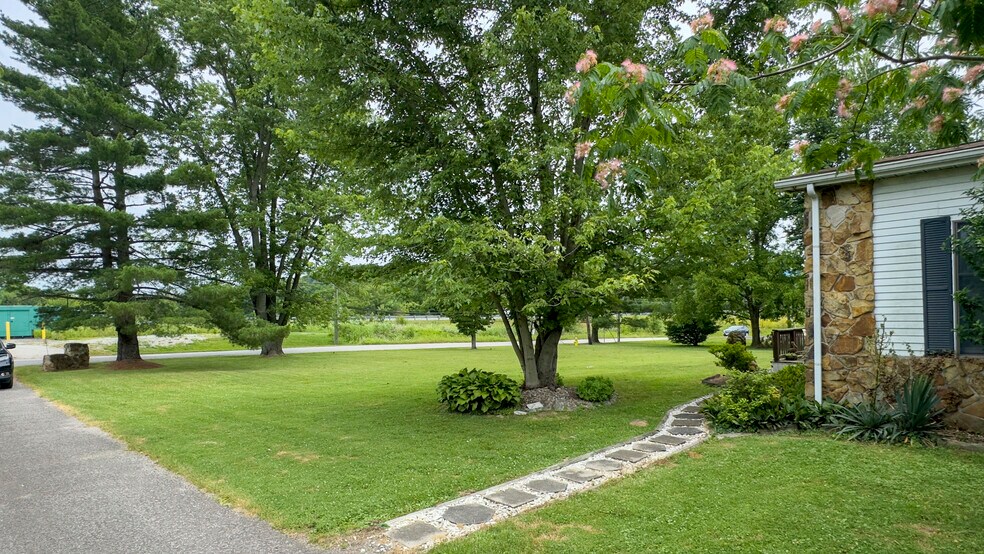 More Photos Of 4678 Duffy Rd, Floyds Knobs General Retail For Sale