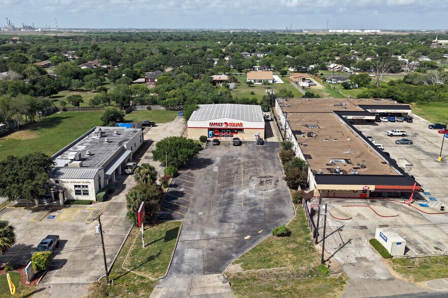 More Photos Of 11033 Leopard St, Corpus Christi Freestanding For Sale