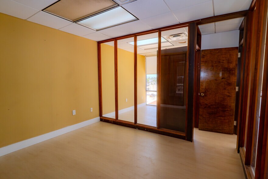 More Photos Of 930 Washington Ave, Miami Beach Office For Lease