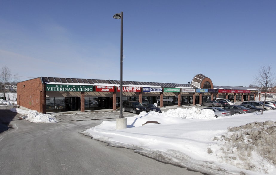 More Photos Of 15570 Yonge St, Aurora General Retail For Lease