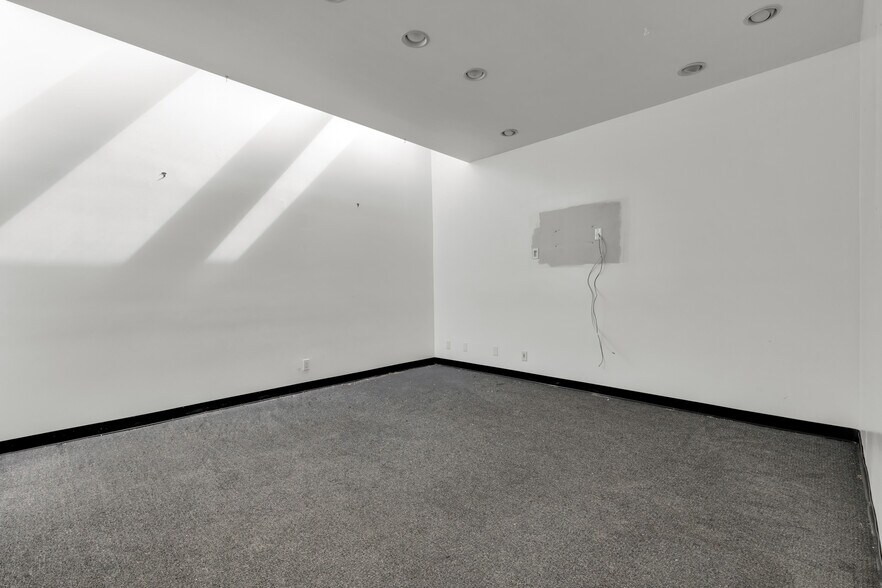 More Photos Of 2951-2953 Lincoln Blvd, Santa Monica Loft Creative Space For Sale