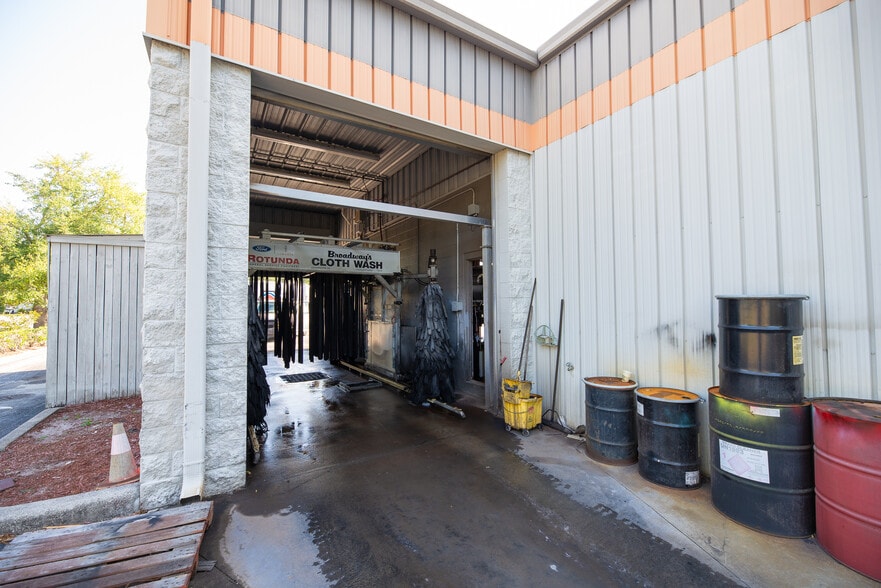 More Photos Of 6560 Gunn Hwy, Tampa Auto Repair For Lease