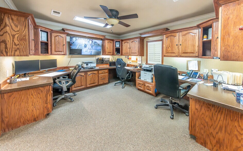 More Photos Of 2303 Private Road 7340 rd, Lubbock Warehouse For Lease