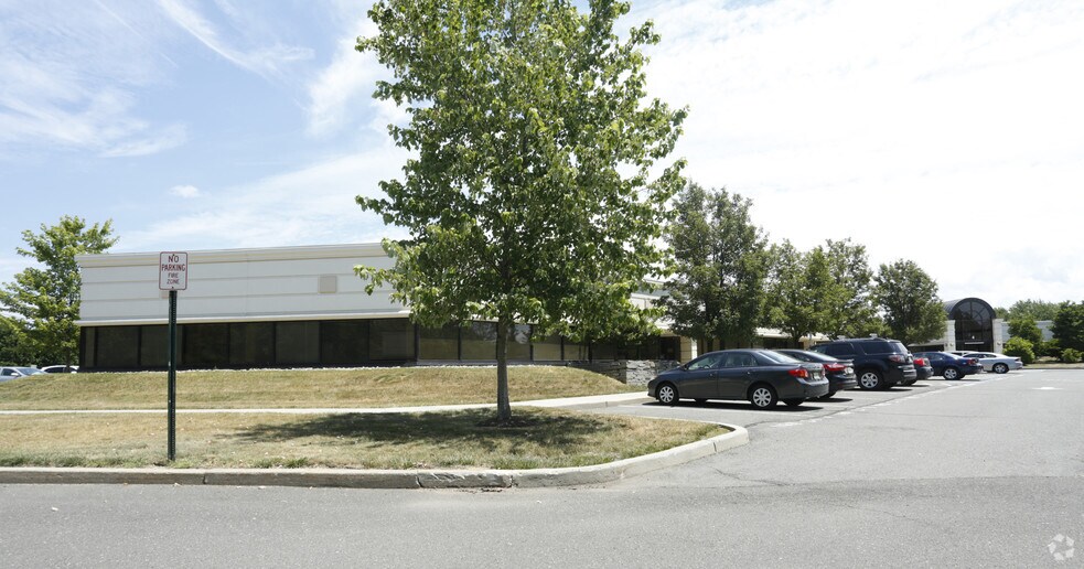 More Photos Of 4 Paragon Way, Freehold Office For Lease