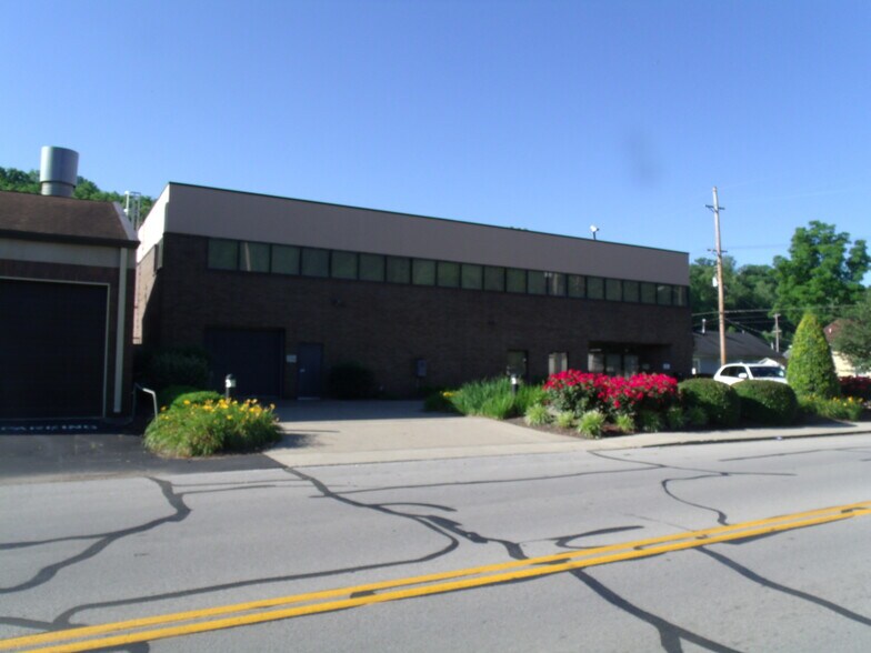 Primary Photo Of 411 Holmes St, Frankfort Light Distribution For Sale