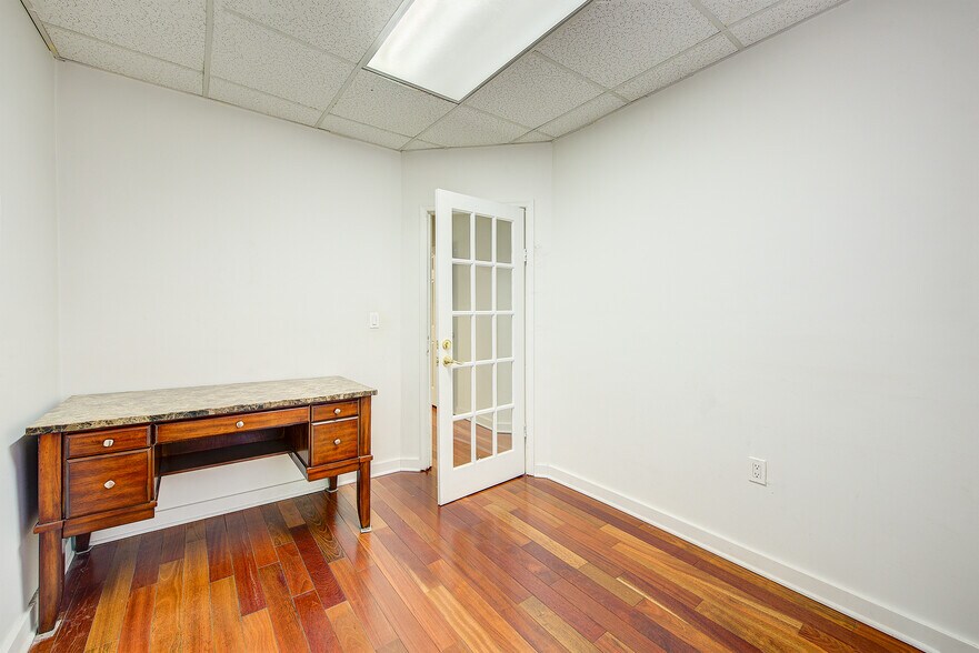More Photos Of 12015 Liberty Ave, South Richmond Hill Storefront Retail Office For Lease