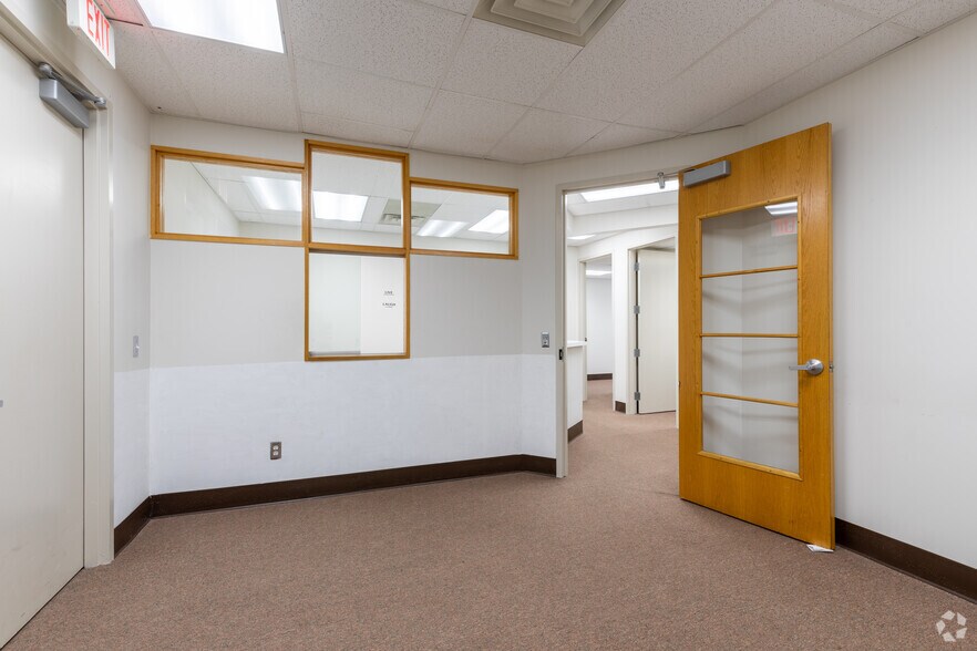 More Photos Of 37300 Dequindre Rd, Sterling Heights Medical For Lease