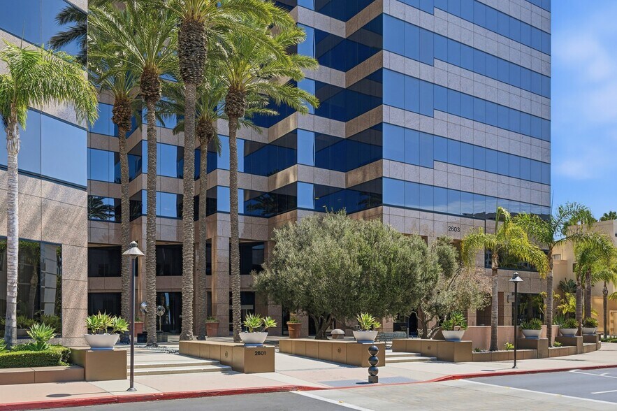 More Photos Of 2601-2603 Main St, Irvine Unknown For Lease