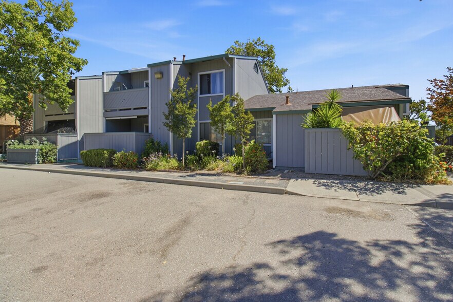 Primary Photo Of 3530 Silver Oaks Way, Livermore Apartments For Sale