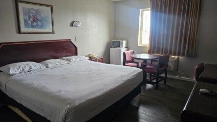 More Photos Of 5 Cavalry Dr, Wenona Hotel For Sale