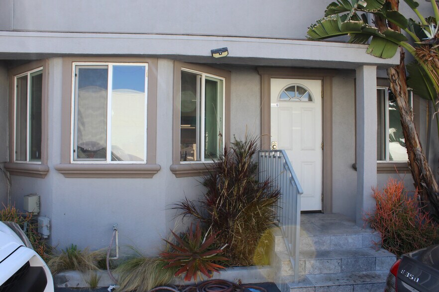 More Photos Of 6944 Reseda Blvd, Reseda Freestanding For Lease