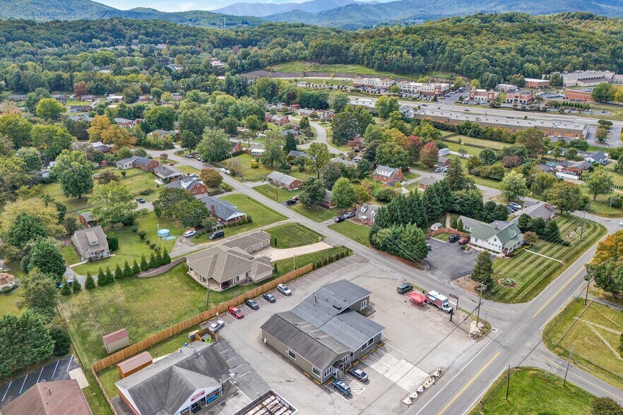 More Photos Of 3664 Colonial Ave, Cave Spring General Retail For Lease