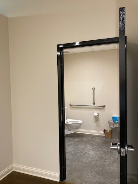 More Photos Of 345 Frazier Ave, Chattanooga Storefront Retail Office For Lease