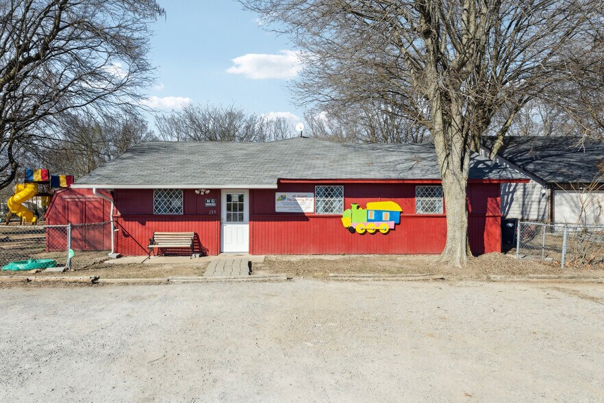 Primary Photo Of 235 Pine St, Oologah Daycare Center For Sale
