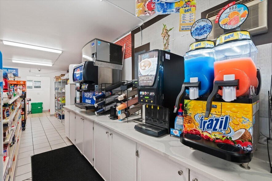 More Photos Of 1279 35th St, Springfield Storefront Retail Residential For Sale
