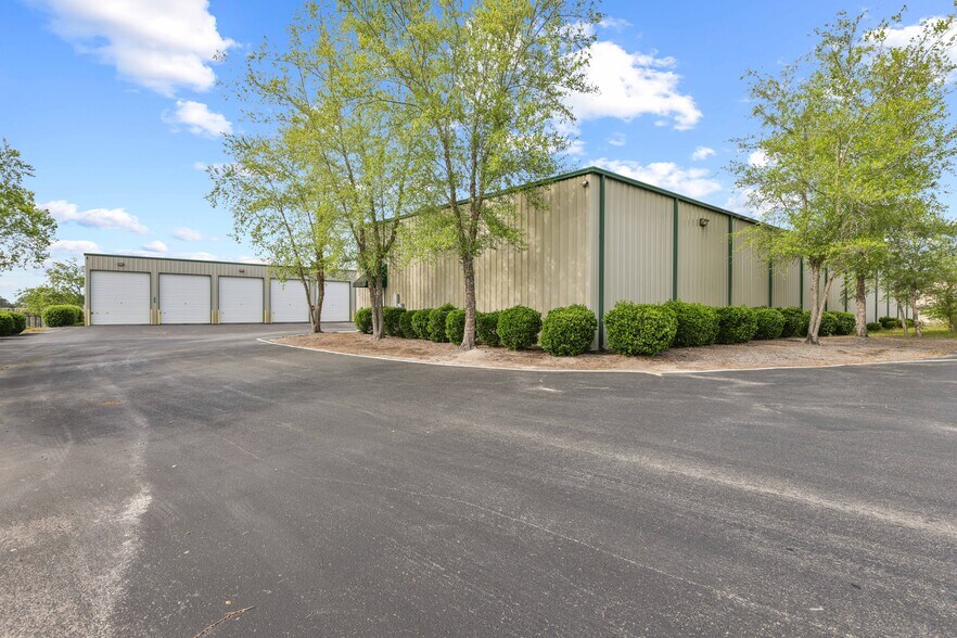 More Photos Of 202 Transcom Ct, Wilmington Self Storage For Lease