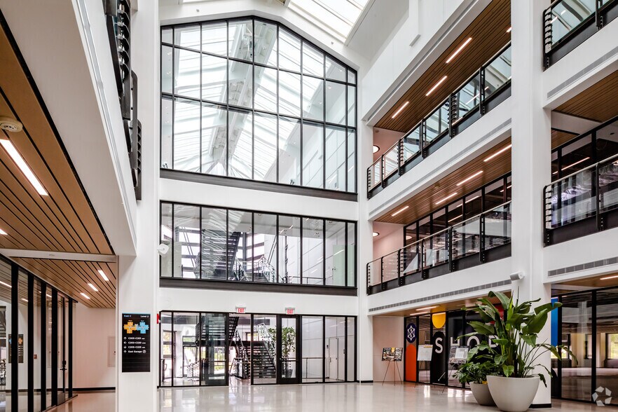 More Photos Of 2000 Center Dr, Hoffman Estates Office For Lease