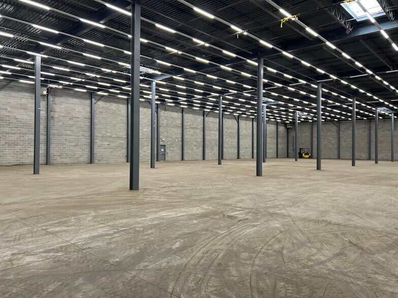 More Photos Of 120 Clyde Rd, Somerset Warehouse For Lease