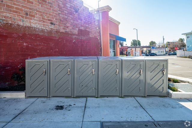 More Photos Of Foothill Blvd, Oakland Unknown For Lease