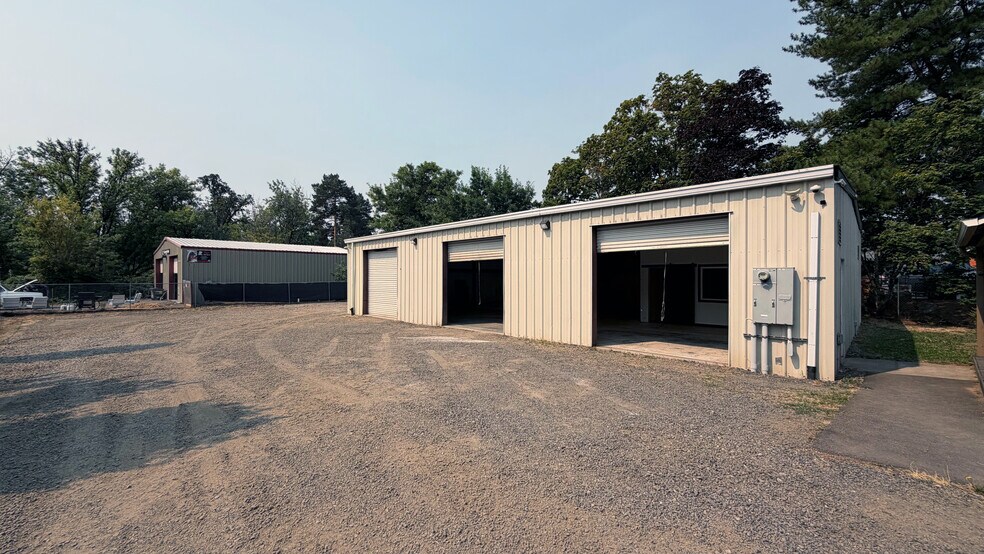 Primary Photo Of 9760 SW Tigard St, Tigard Light Manufacturing For Lease