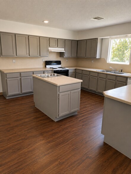 More Photos Of 101-105 E 32nd Ave, Stillwater Apartments For Sale