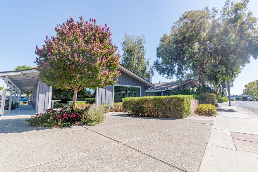 Primary Photo Of 621 E Campbell Ave, Campbell Medical For Lease