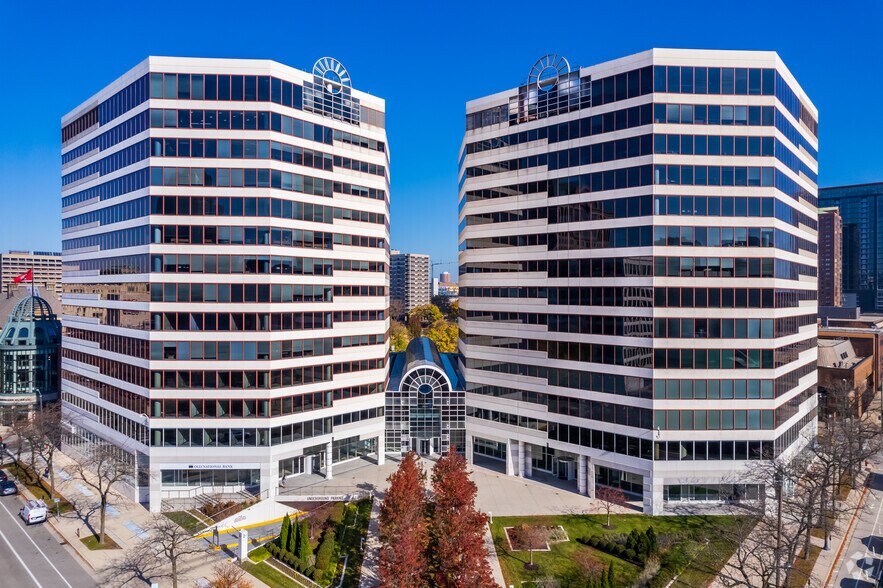 More Photos Of 330 E Kilbourn Ave, Milwaukee Office For Lease
